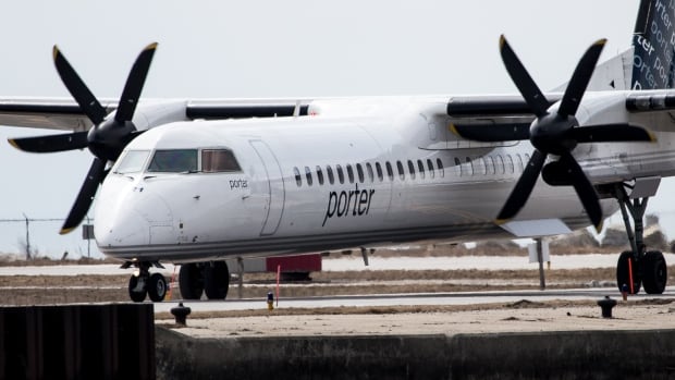 billy.bishop.plane.turboprop.airport