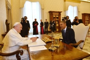 DV1694445 Obama Francis talk