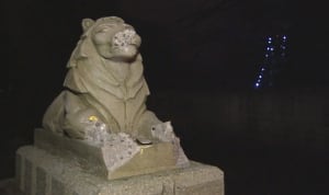 Stanley Park lions statues smashed - vandalism