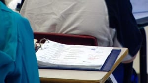 hi-nl-school-desk-20111021