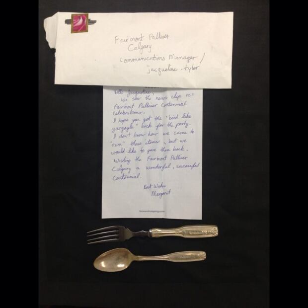 Serving spoons