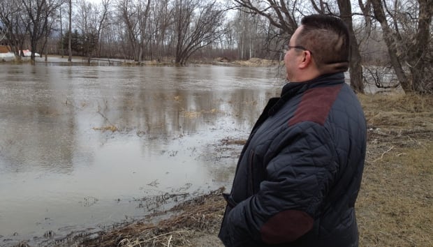 Chief of Peguis First Nation Glenn Hudson looking at Fisher River