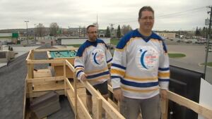Two 'Fools on a roof'