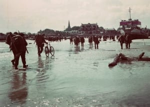 CANADIAN TROOPS LANDING