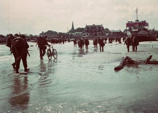 CANADIAN TROOPS LANDING