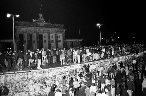 essay on the destruction of the berlin wall essay on the destruction of the berlin wall
