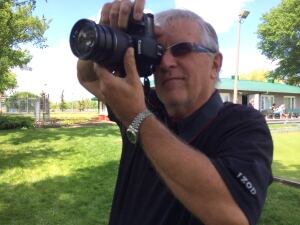 Wayne Slinn photographs extras