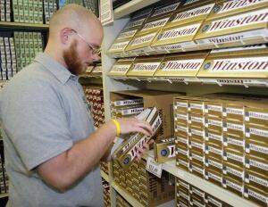 EARNS REYNOLDS AMERICAN