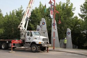 "High Five" being installed on Waterfront Drive