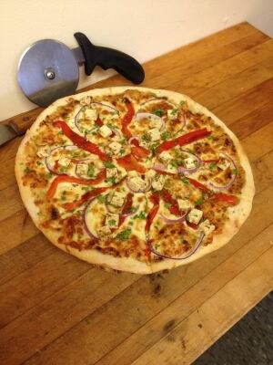 Tofu jerk chicken pizza, gluten-free