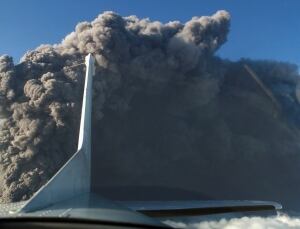 Iceland-Volcano-airplanes