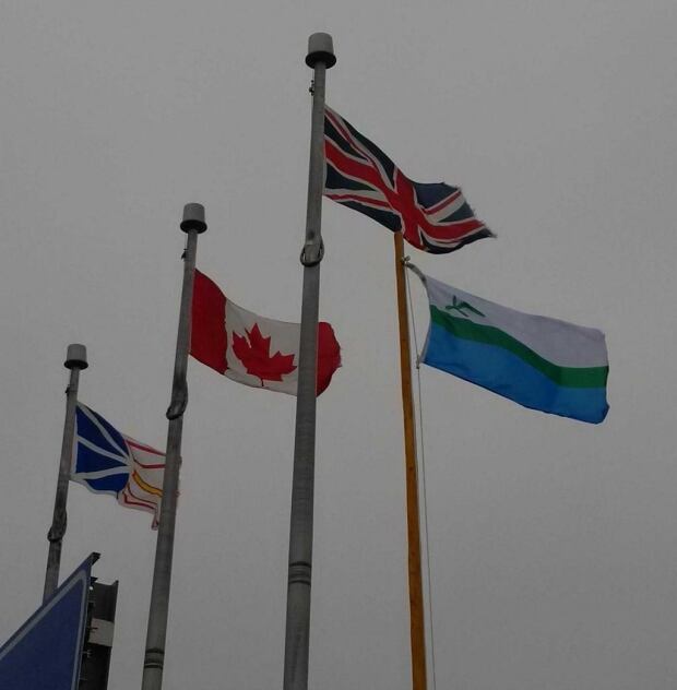 Residents hoist Labrador flag at N.L.Quebec border CBC News
