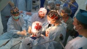 Canadian surgeons operate on Ukraine war wounded