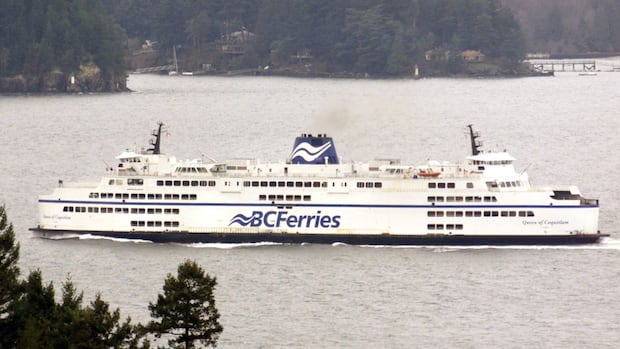 Tugboat brings in B.C. ferry after mechanical failure on busy Easter weekend