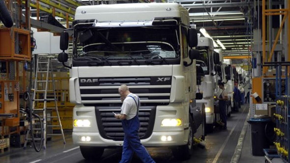 Paccar locks out 850 employees in SteThérèse Montreal CBC News