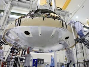 Technicians and Orion's heat shield