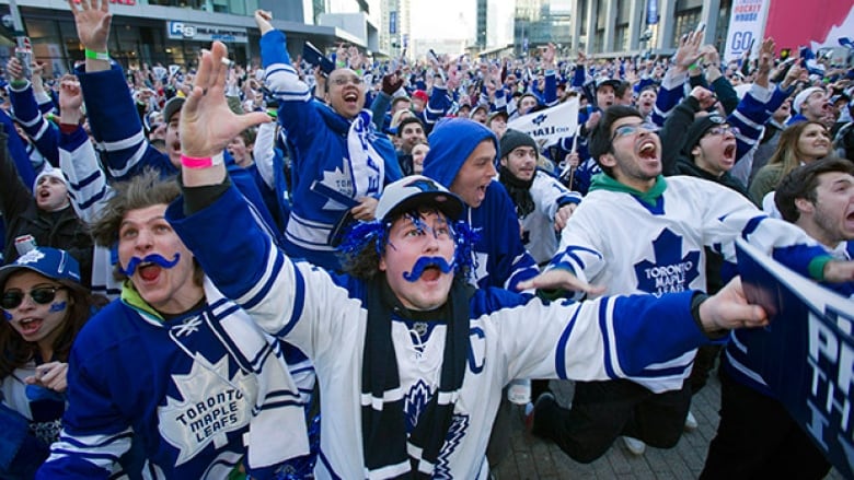 Happy Maple Leafs fans cheer NHL draft lottery | CBC News