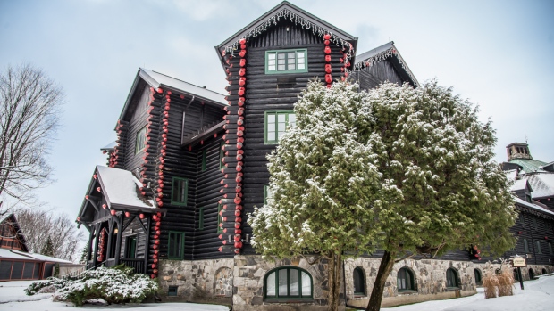 Château Montebello's Chinese chapter set to close; The Chateau Montebello is located about halfway between Ottawa and Montreal in western Quebec\.