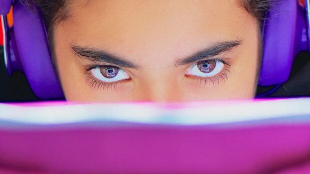laptop eyes
