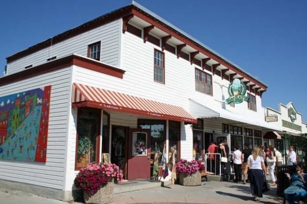 MacKay's ice cream shop in Cochrane