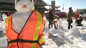 Snowman snowmen building Guinness world record Ottawa TD Place Feb 1 2015