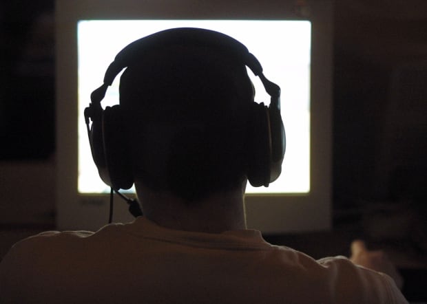 1958569SG008_gaming