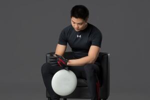 York University grad Andrew Oh designed an ultimate frisbee glove