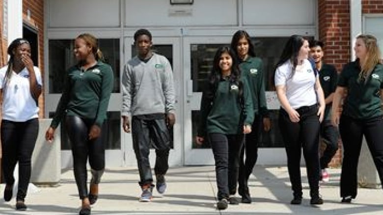 Top Marks School uniforms, uniformes d'école fabriqué au canada