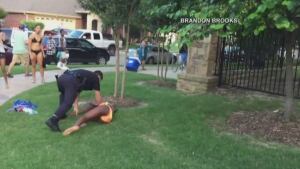 Texas-police-officer-teen-pool-gun