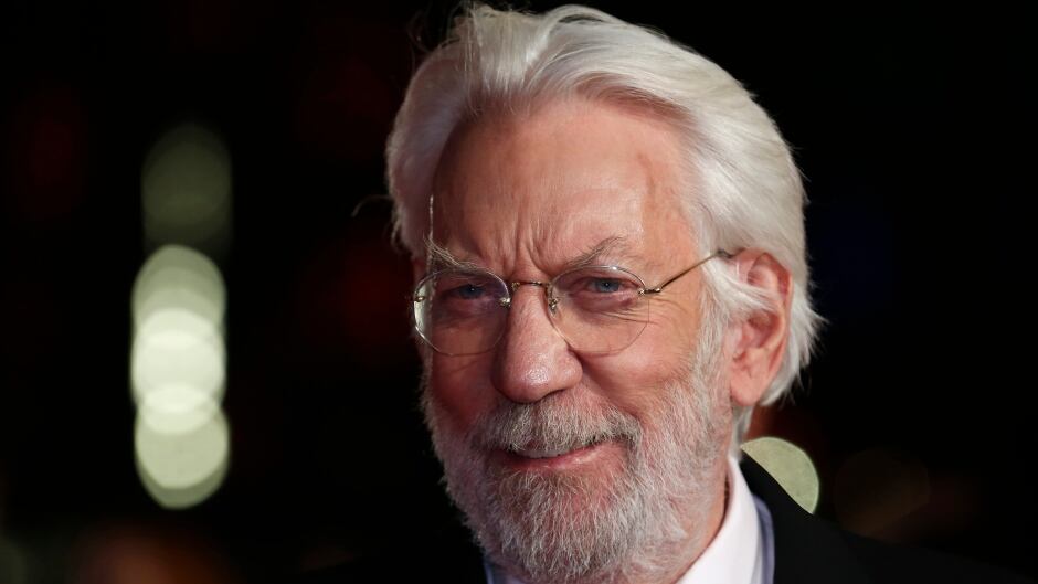 Actor Donald Sutherland objects to a new ruling preventing expats from voting he says it violates his rights as a Canadian citizen.