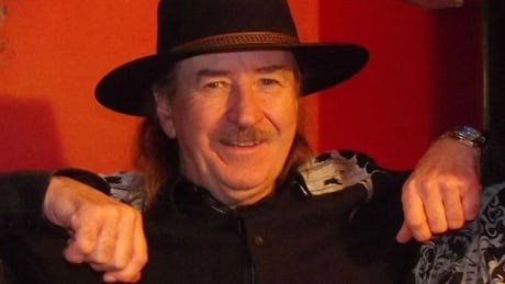 Matt Minglewood says organizers of the Dutch Mason Blues Festival have not treated musicians fairly in light of recent cancellations. Matt Minglewood