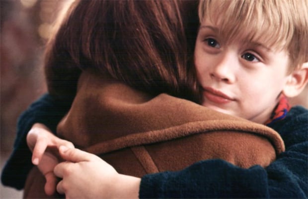 Macaulay Culkin and Catherine O'Hara in Home Alone