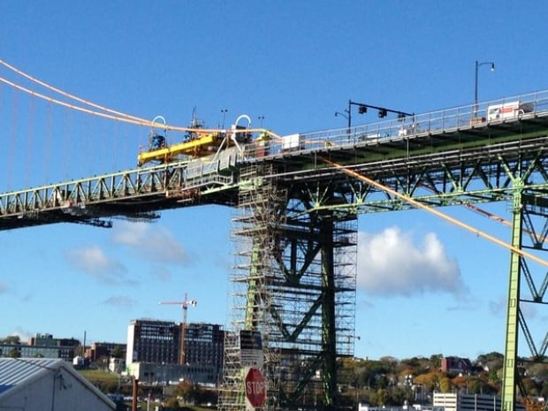 Big Lift gantry bridge closure