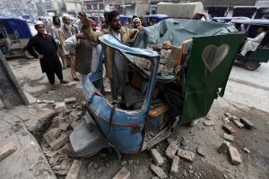 PAKISTAN EARTHQUAKE 7-5 magnitude Peshawar Oct 26 2015 rickshaw crushed