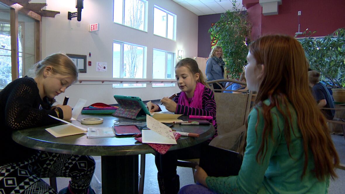 Saskatoon students learn from seniors in iGen program CBC News