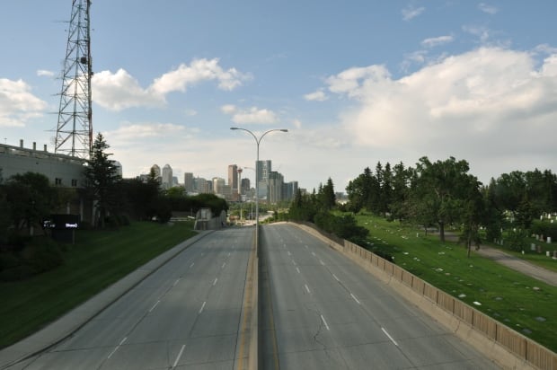 Empty Macleod Trail