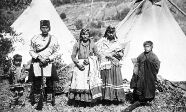 Stoney family pictured in 1889