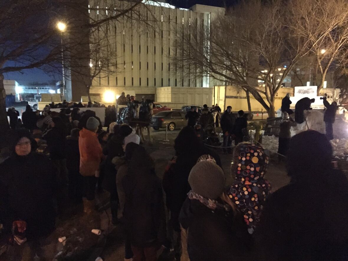 Hundreds gather to 