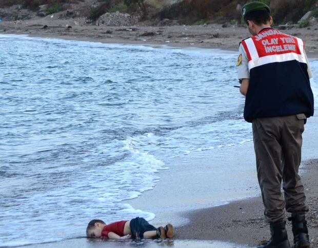 2015 photos of the year toddler Alan Kurdi body washed up Sept 2 Turkish beach