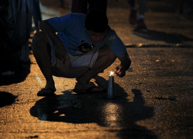 Philippine NEW-YEARS large firecracker ban largely ignored Dec 31 2015