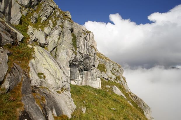 SWISS-BUNKERS/WIDERIMAGE