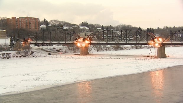 Saskatoon - traffic bridge - explosion