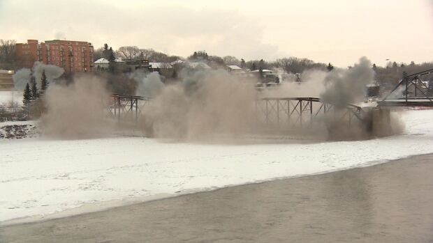 Saskatoon - Traffic Bridge - explosion
