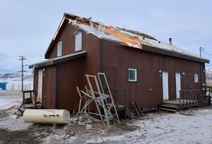 Pangnirtung roof daytime wind