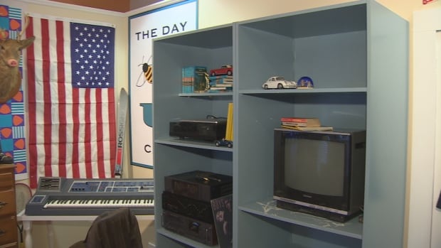 ferris replica tv and keyboard