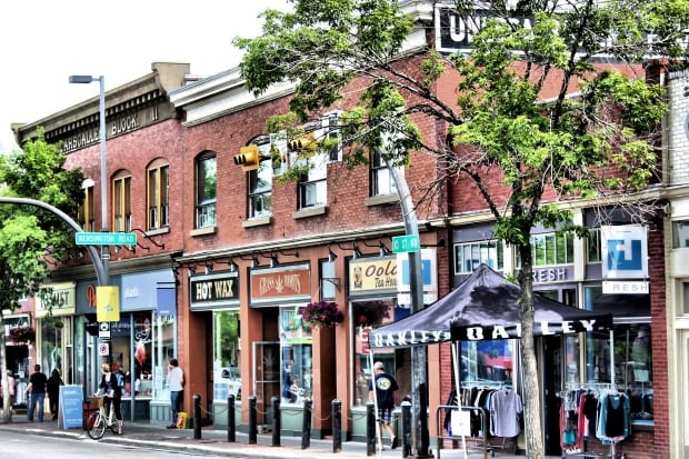Kensington Road and 10th Street N.W.