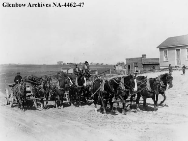 An early Calgary grading machine, c. 1910