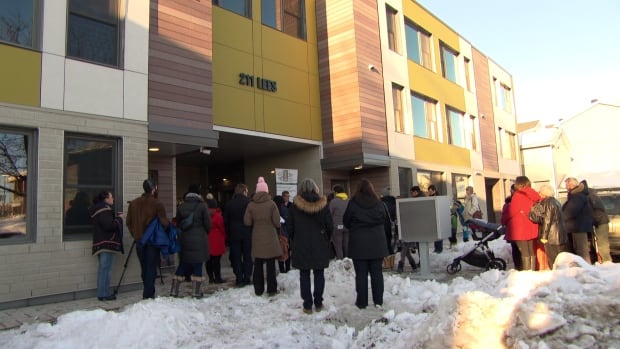 hayley court lees avenue reopening community housing ottawa