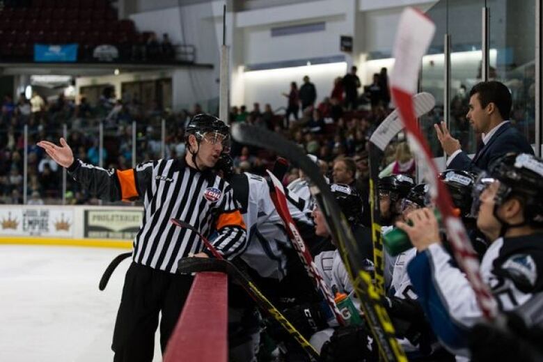 A Gay Referee Tries to Find His Place in Hockey - The New York Times