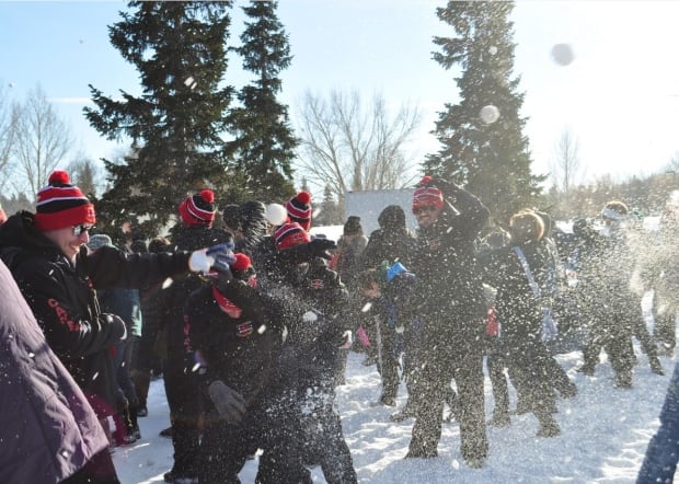 snowball fight 16
